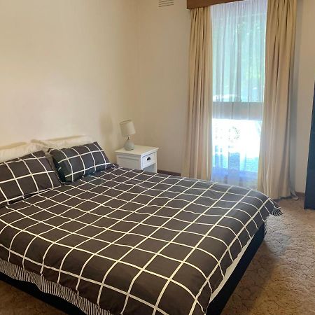 Golden House Apartment Springvale Bagian luar foto