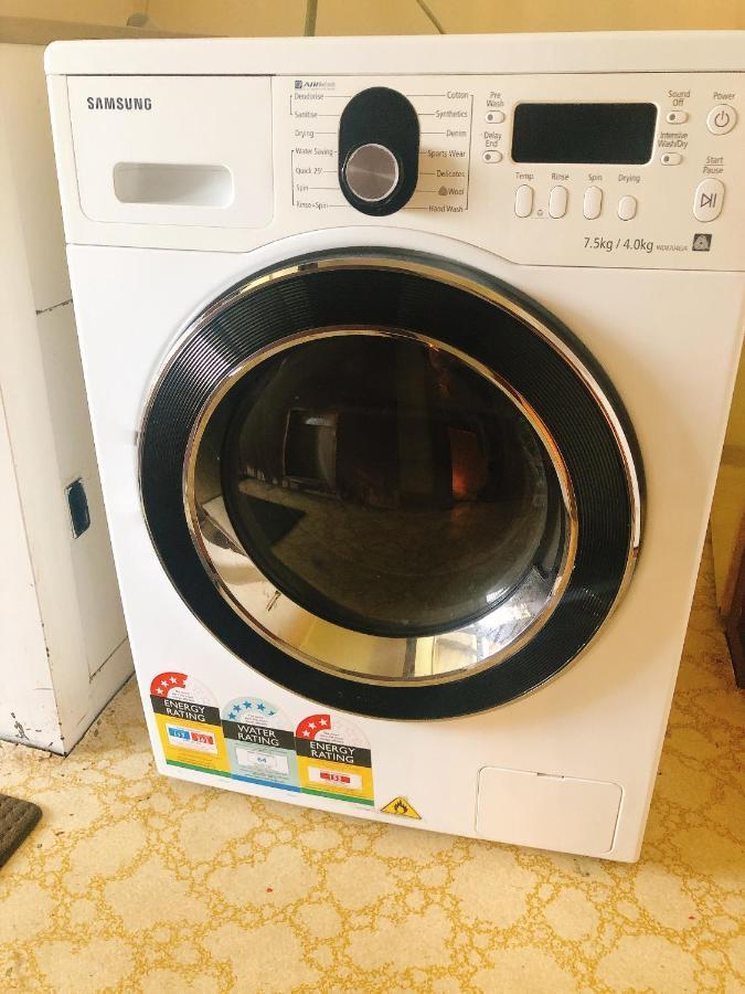 Golden House Apartment Springvale Bagian luar foto