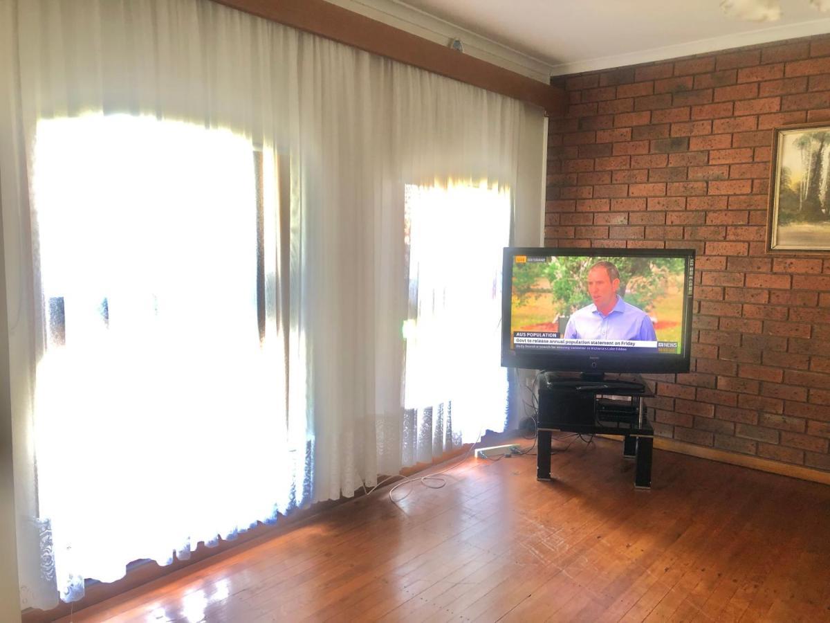 Golden House Apartment Springvale Bagian luar foto